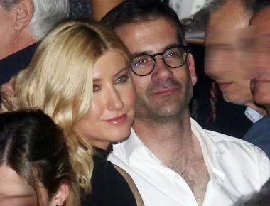 Σία Κοσιώνη-Κώστας Μπακογιάννης βάπτισαν τον γιο τους -Τα πρώτα πλάνα (βίντεο)